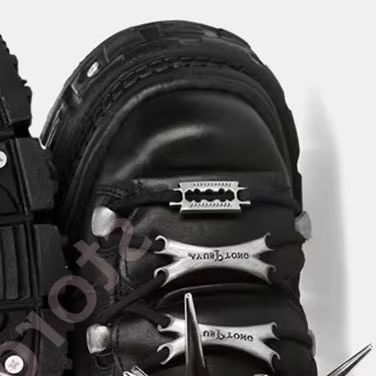 รองเท้าผ้าใบสไตล์โกธิคพังก์สีด - Street Fashion Y2K บทวิจารณ์และราคา